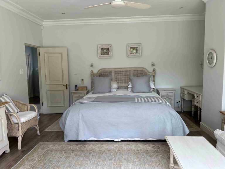 Constantia Valley Lodge - Bed