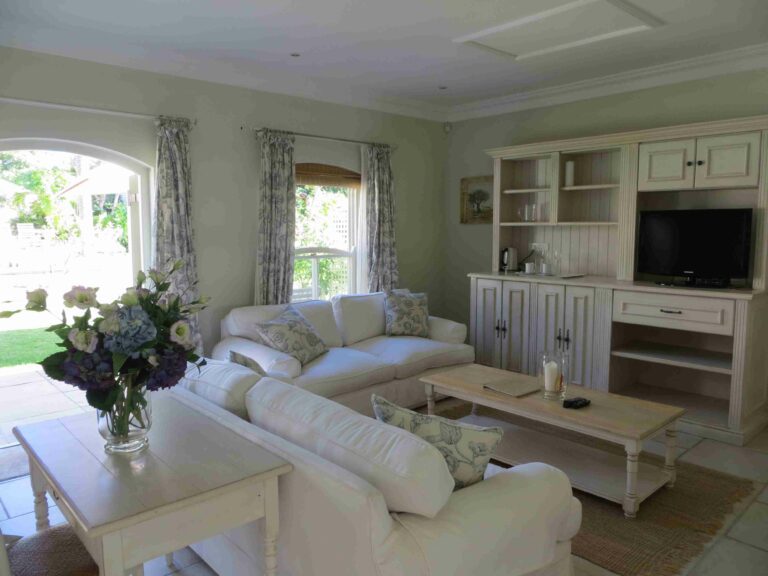 Constantia Valley Lodge - Room 7 Lounge Area