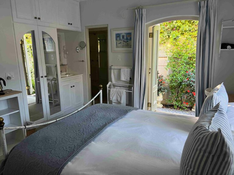 Constantia Valley Lodge Vanity and bathroom